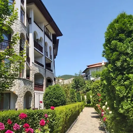 Sea Paradise Apartment *